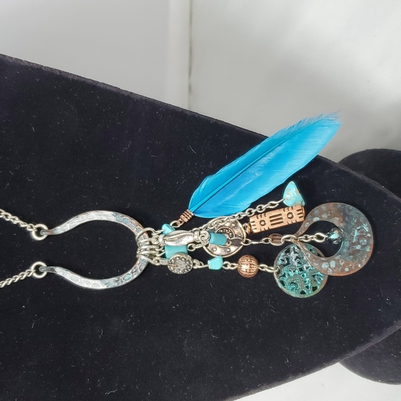 Ruff hewn horseshoe and charm necklace silver chain - Picture 3 of 6